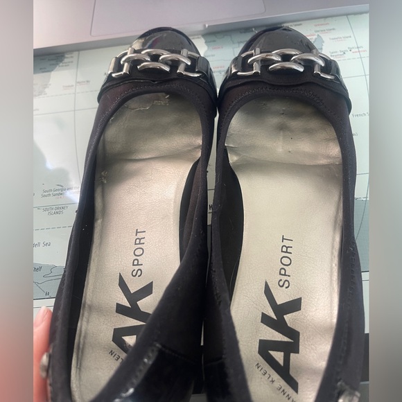 Flats AK Sport are in good condition, size 9.5 shoes practical and fashionable. - Picture 4 of 9